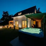 Secluded Escape Hilltop With Hot-tub - Two Bedroom With Hot-tub Drusce