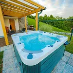 Villa Secluded Escape Hilltop With Hot-tub - Two Bedroom With Hot-tub Drusce