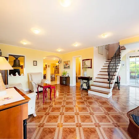 Vila Secluded Escape Hilltop With Hot-tub - Two Bedroom With Hot-tub