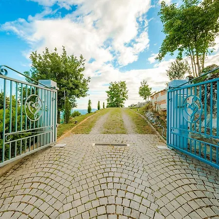 Secluded Escape Hilltop With Hot-tub - Two Bedroom With Hot-tub Drusce