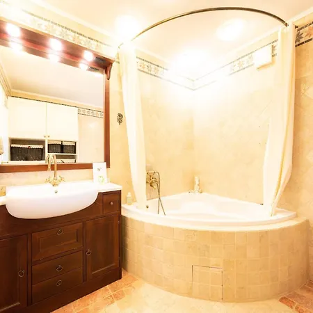 Vila Secluded Escape Hilltop With Hot-tub - Two Bedroom With Hot-tub