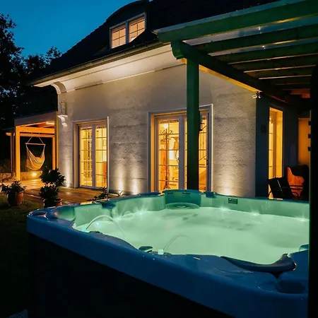 Secluded Escape Hilltop With Hot-tub - Two Bedroom With Hot-tub