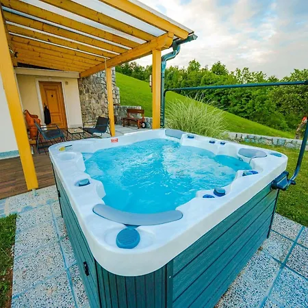 Vila Secluded Escape Hilltop With Hot-tub - Two Bedroom With Hot-tub Gorenje Dole