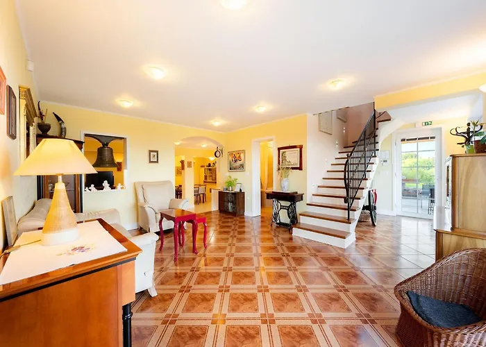 Villa Secluded Escape Hilltop With Hot-tub - Two Bedroom With Hot-tub