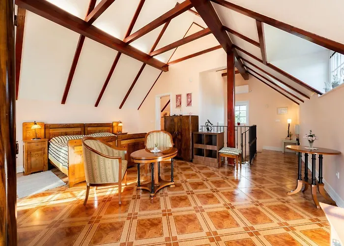 Secluded Escape Hilltop With Hot-tub - Two Bedroom With Hot-tub וילה