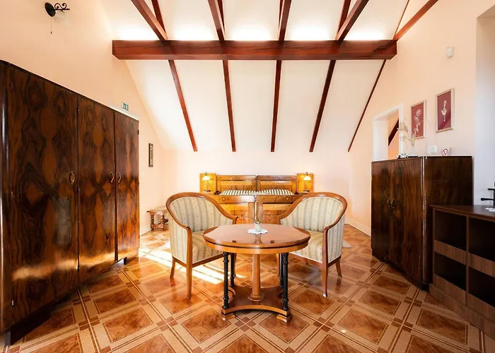 Secluded Escape Hilltop With Hot-tub - Two Bedroom With Hot-tub וילה