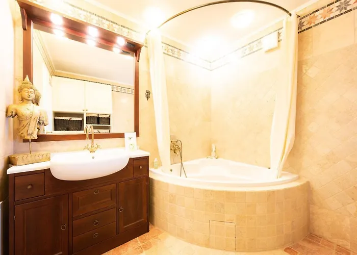 Villa Secluded Escape Hilltop With Hot-tub - Two Bedroom With Hot-tub