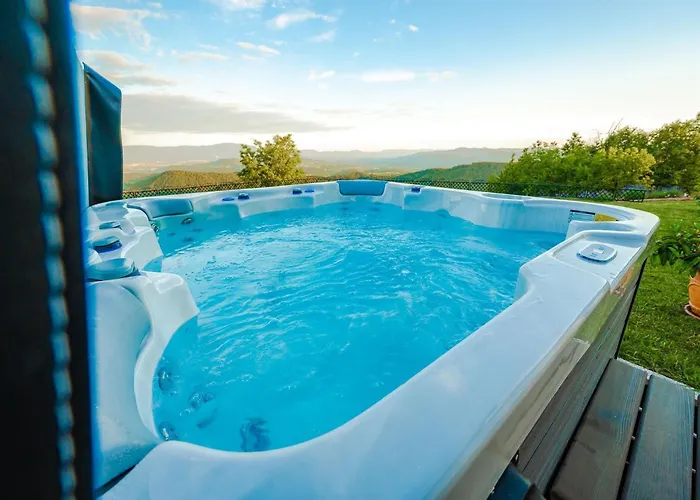 Secluded Escape Hilltop With Hot-tub - Two Bedroom With Hot-tub